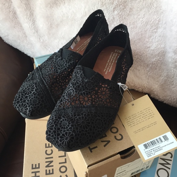 TOMS Black Moroccan Crochet Classic New Slip On - Picture 4 of 8